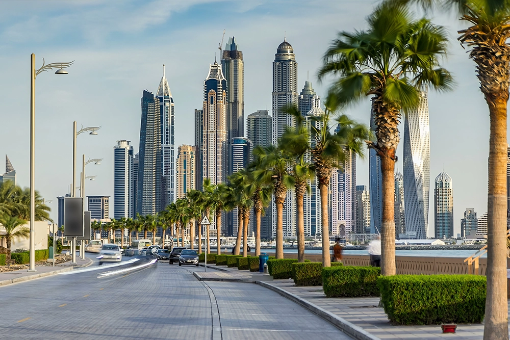 Don't Get Fined! UAE Lane Discipline Rules You Must Follow